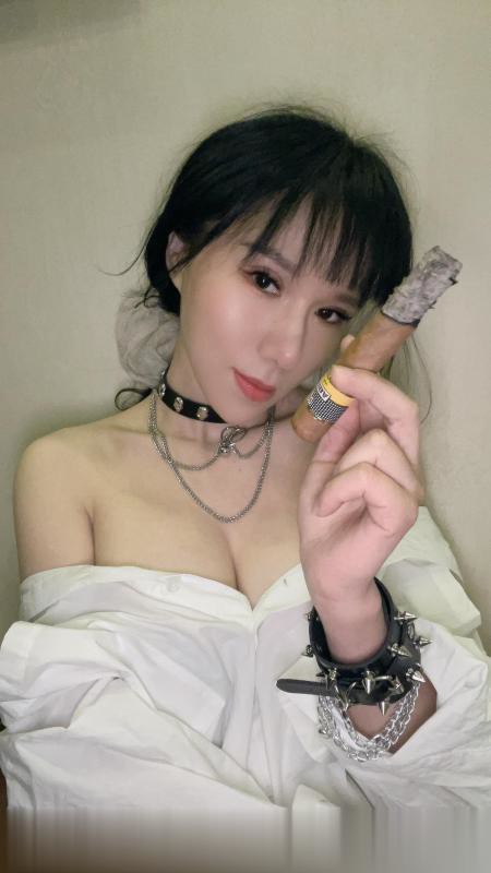 性感长舌少妇叶子-1.jpg